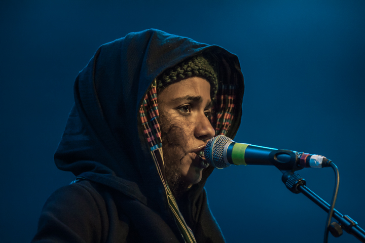 Nneka @ Festival Mundial, picture 2, photographed by Frank Bogers - FrontView Magazine