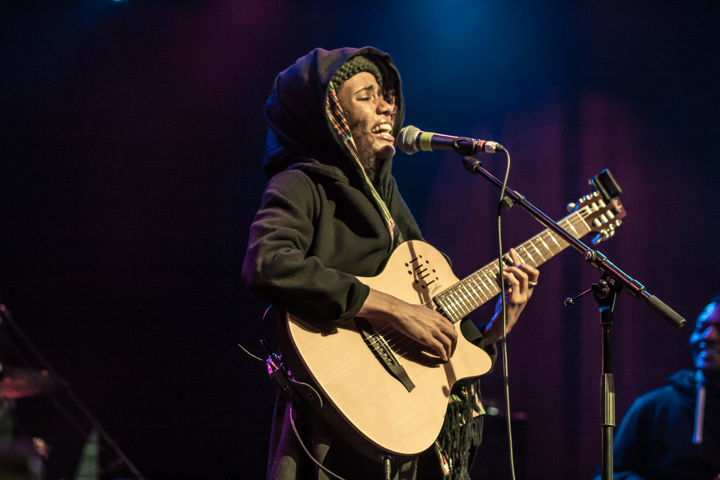 Nneka @ Festival Mundial, picture 4, photographed by Frank Bogers - FrontView Magazine
