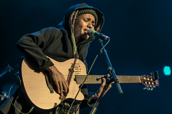 Nneka @ Festival Mundial, picture 7, photographed by Frank Bogers - FrontView Magazine