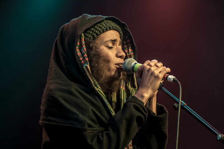 Nneka @ Festival Mundial, picture 8, photographed by Frank Bogers - FrontView Magazine
