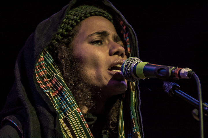 Nneka @ Festival Mundial, picture 11, photographed by Frank Bogers - FrontView Magazine