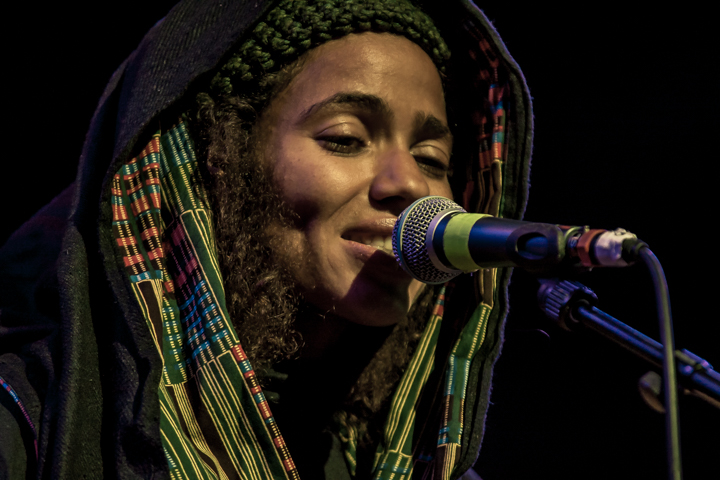Nneka @ Festival Mundial, picture 16, photographed by Frank Bogers - FrontView Magazine