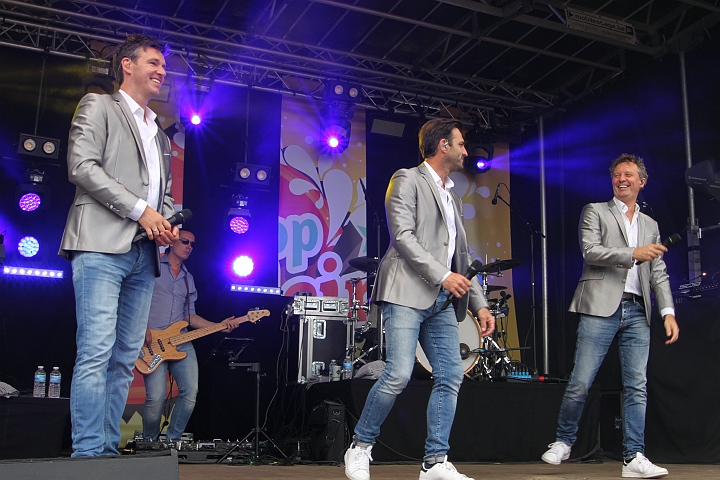Vlaanderen Feest op het Plein @ Malle, picture 1, photographed by Heidi Elen - FrontView Magazine