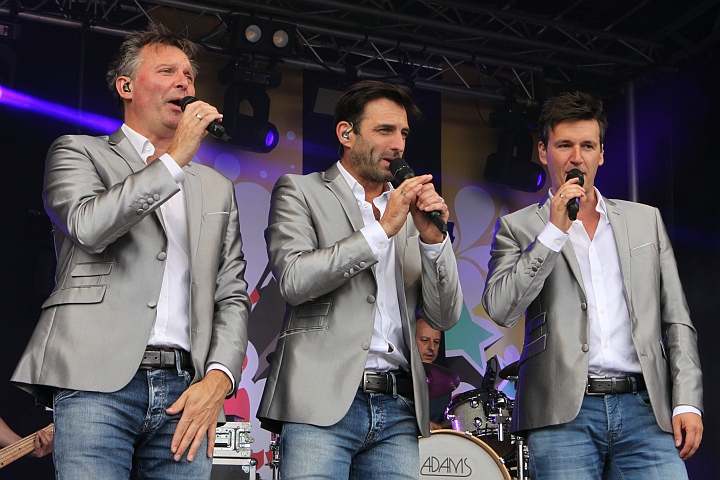Vlaanderen Feest op het Plein @ Malle, picture 13, photographed by Heidi Elen - FrontView Magazine