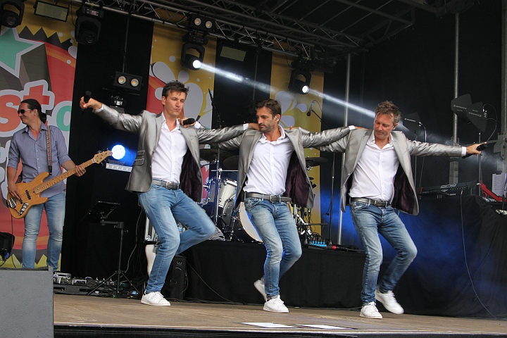 Vlaanderen Feest op het Plein @ Malle, picture 20, photographed by Heidi Elen - FrontView Magazine