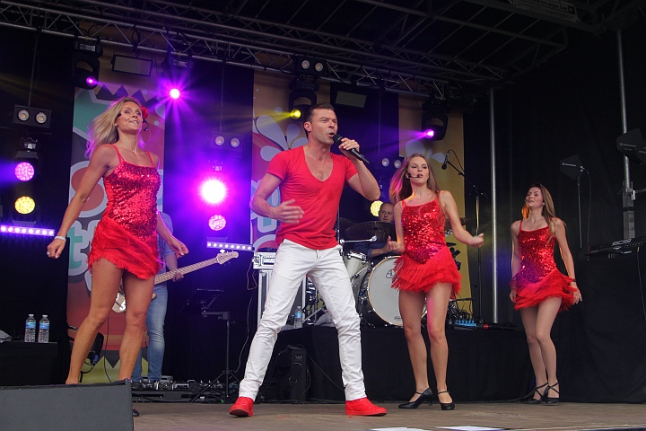 Vlaanderen Feest op het Plein @ Malle, picture 24, photographed by Heidi Elen - FrontView Magazine