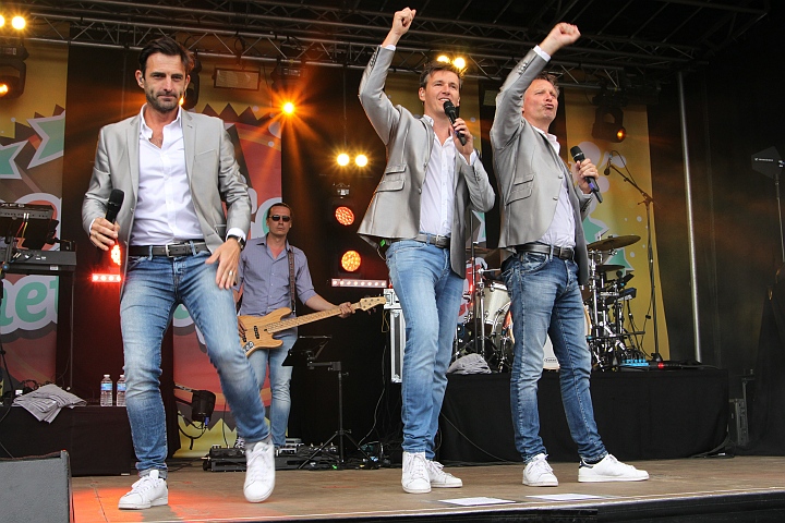 Vlaanderen Feest op het Plein @ Malle, picture 26, photographed by Heidi Elen - FrontView Magazine