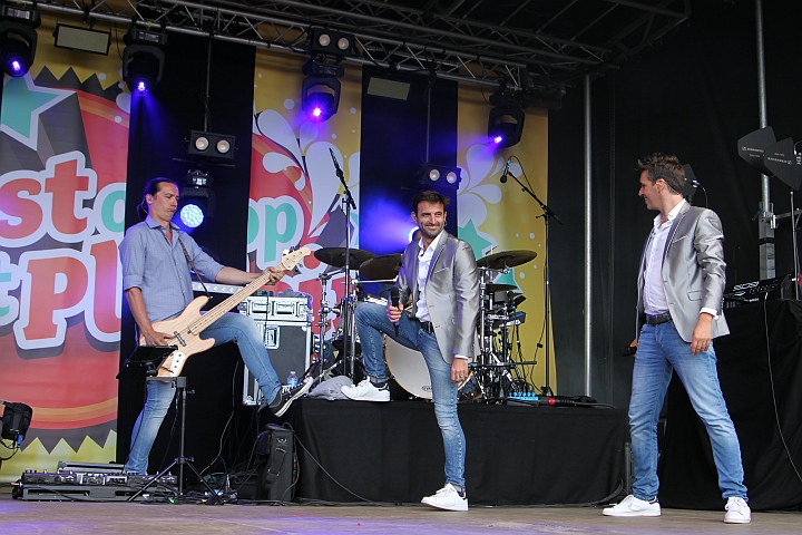 Vlaanderen Feest op het Plein @ Malle, picture 33, photographed by Heidi Elen - FrontView Magazine