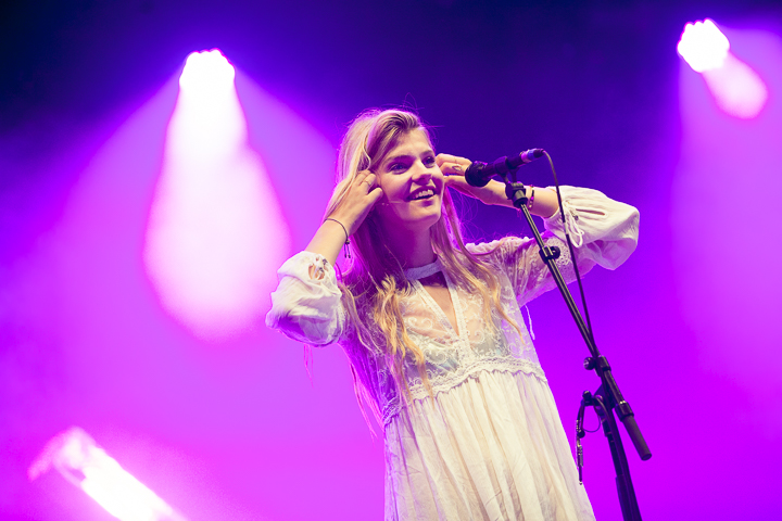 Emma Bale @ Rock Zottegem 2016, picture 1, photographed by Dorien Goetschalckx - FrontView Magazine