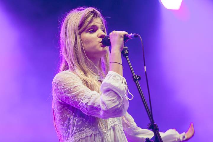 Emma Bale @ Rock Zottegem 2016, picture 4, photographed by Dorien Goetschalckx - FrontView Magazine
