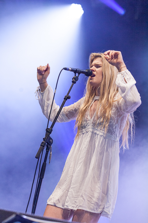 Emma Bale @ Rock Zottegem 2016, picture 5, photographed by Dorien Goetschalckx - FrontView Magazine