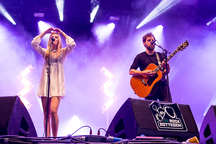 Emma Bale @ Rock Zottegem 2016, picture 6, photographed by Dorien Goetschalckx - FrontView Magazine