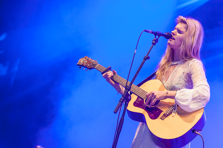 Emma Bale @ Rock Zottegem 2016, picture 7, photographed by Dorien Goetschalckx - FrontView Magazine