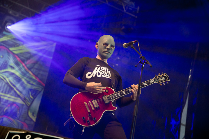 Fleddy Melculy @ Rock Zottegem 2016, picture 1, photographed by Dorien Goetschalckx - FrontView Magazine