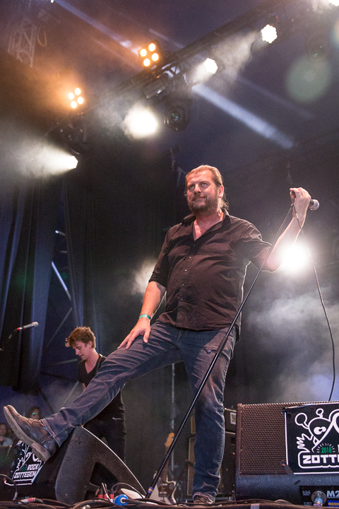 Id!ots @ Rock Zottegem 2016, picture 4, photographed by Dorien Goetschalckx - FrontView Magazine