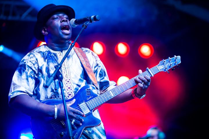 Vieux Farka Touré @ Afro Latino, picture 2, photographed by Kristof Hayen - FrontView Magazine