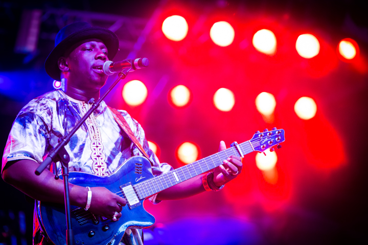 Vieux Farka Touré @ Afro Latino, picture 5, photographed by Kristof Hayen - FrontView Magazine