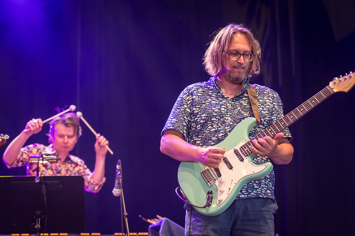 Flat Earth Society feat. Mauro Pawlowski @ Gent Jazz 2016, picture 2, photographed by Jan van Hecke - FrontView Magazine