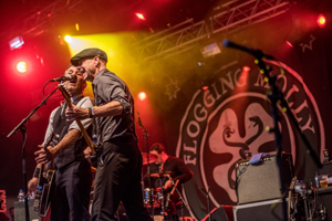 Sjock Flogging Molly, foto 17, foto's door Luc Luyten - FrontView Magazine