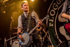 Sjock Flogging Molly, foto 18, foto's door Luc Luyten - FrontView Magazine