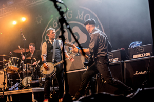 Sjock Flogging Molly, foto 21, foto's door Luc Luyten - FrontView Magazine