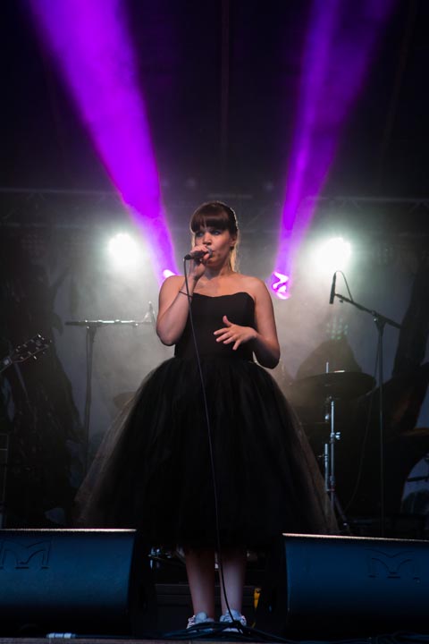 Lady Linn & her magnificent seven @ engie parkies, picture 1, photographed by Dieter  Boone - FrontView Magazine