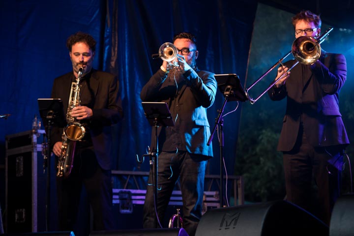 Lady Linn & her magnificent seven @ engie parkies, picture 3, photographed by Dieter  Boone - FrontView Magazine