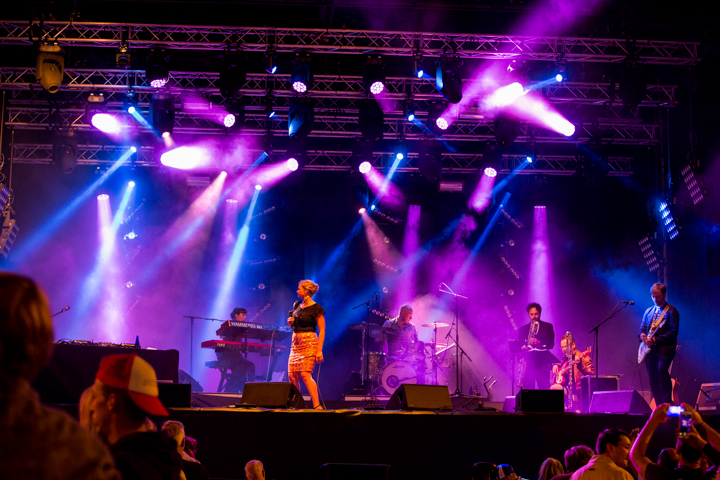 Barbara Dex & Buscemi @ Gentse Feesten Sint Baafsplein, picture 15, photographed by Dieter  Boone - FrontView Magazine