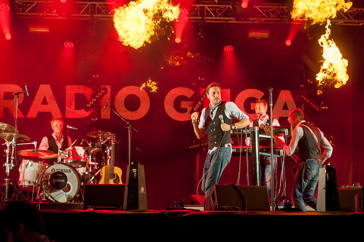 Radio Guga @ Gentse Feesten - Sint Baafsplein, picture 34, photographed by Dimitri Vanlommel - FrontView Magazine