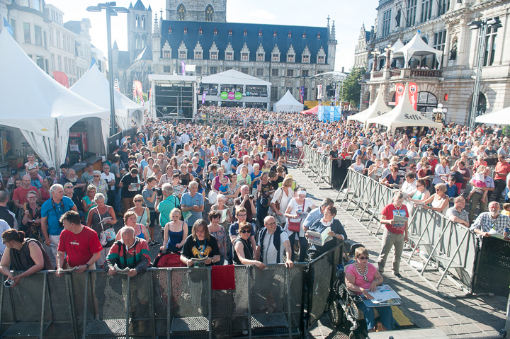 Vlaanderen zingt @ Gentse Feesten - Sint Baafsplein, picture 1, photographed by Dimitri Vanlommel - FrontView Magazine