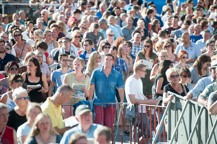 Vlaanderen zingt @ Gentse Feesten - Sint Baafsplein, picture 8, photographed by Dimitri Vanlommel - FrontView Magazine