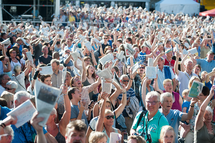 Vlaanderen zingt @ Gentse Feesten - Sint Baafsplein, picture 12, photographed by Dimitri Vanlommel - FrontView Magazine