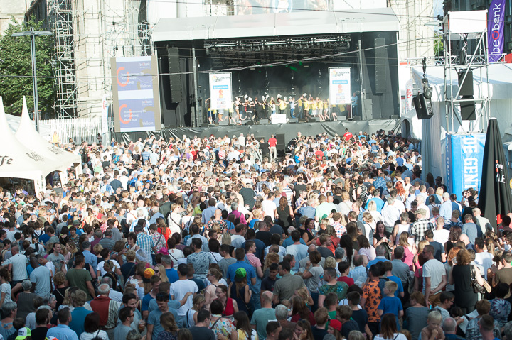 Vlaanderen zingt @ Gentse Feesten - Sint Baafsplein, picture 31, photographed by Dimitri Vanlommel - FrontView Magazine