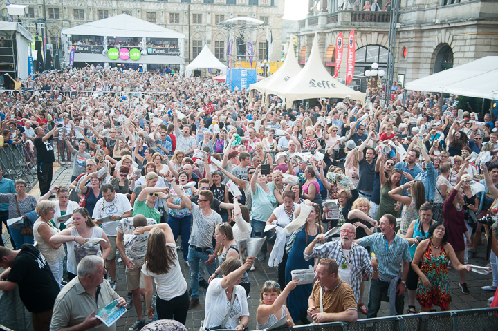 Vlaanderen zingt @ Gentse Feesten - Sint Baafsplein, picture 82, photographed by Dimitri Vanlommel - FrontView Magazine