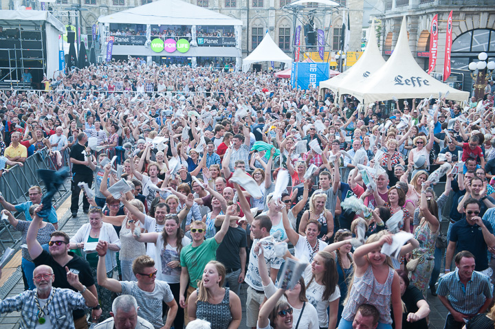 Vlaanderen zingt @ Gentse Feesten - Sint Baafsplein, picture 92, photographed by Dimitri Vanlommel - FrontView Magazine