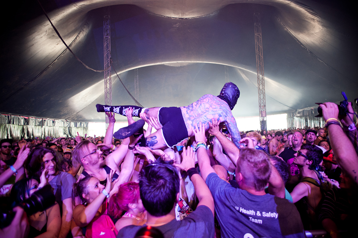 Le Bal Des Enragés @ Dour Festival 2016, picture 10, photographed by Magali Decamps - FrontView Magazine