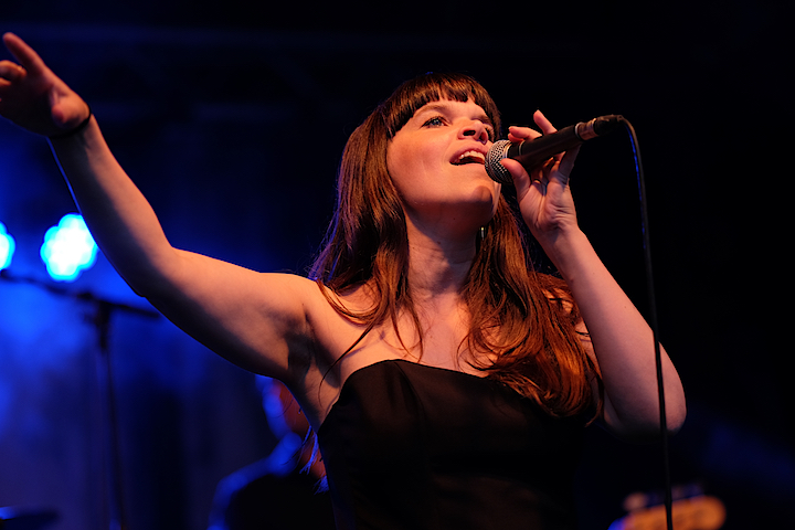 Lady Linn And Her Magnificent Seven @ Engie Parkies Kapellen, picture 37, photographed by James Van Roosbroeck - FrontView Magazine