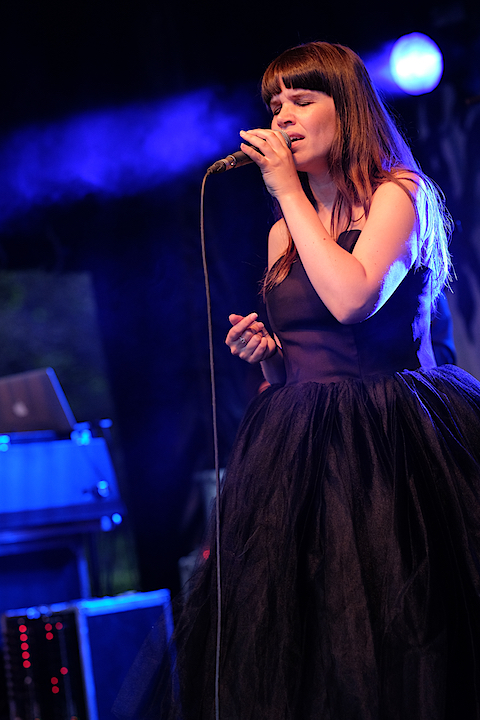 Lady Linn And Her Magnificent Seven @ Engie Parkies Kapellen, picture 51, photographed by James Van Roosbroeck - FrontView Magazine