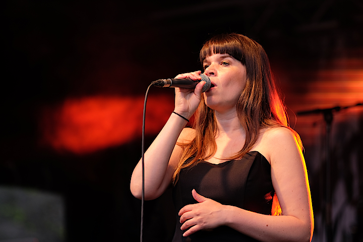 Lady Linn And Her Magnificent Seven @ Engie Parkies Kapellen, picture 63, photographed by James Van Roosbroeck - FrontView Magazine