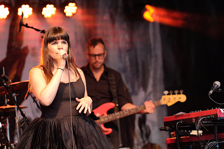 Lady Linn And Her Magnificent Seven @ Engie Parkies Kapellen, picture 66, photographed by James Van Roosbroeck - FrontView Magazine