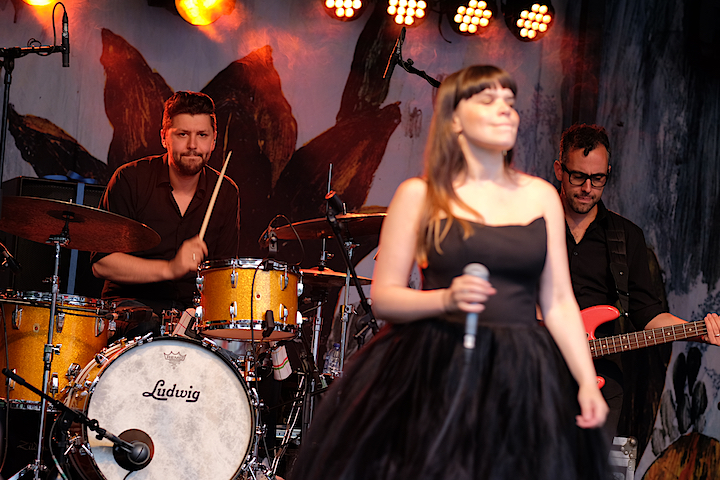 Lady Linn And Her Magnificent Seven @ Engie Parkies Kapellen, picture 67, photographed by James Van Roosbroeck - FrontView Magazine