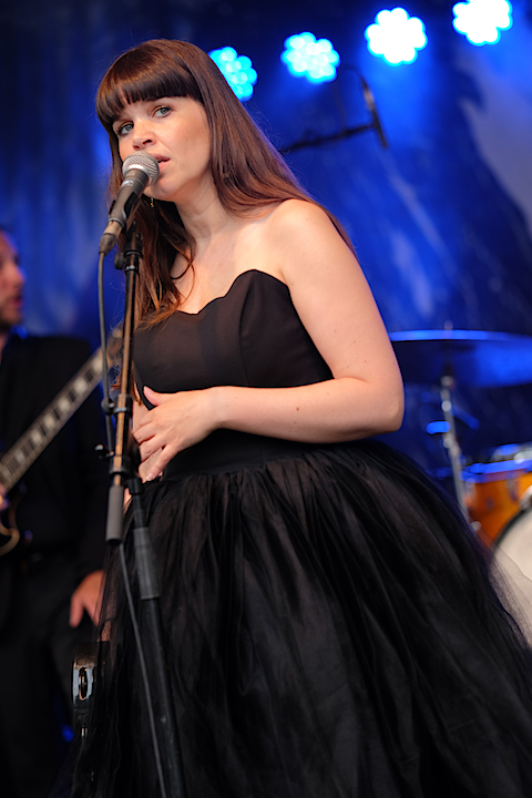 Lady Linn And Her Magnificent Seven @ Engie Parkies Kapellen, picture 92, photographed by James Van Roosbroeck - FrontView Magazine