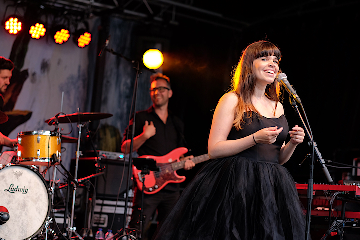 Lady Linn And Her Magnificent Seven @ Engie Parkies Kapellen, picture 98, photographed by James Van Roosbroeck - FrontView Magazine