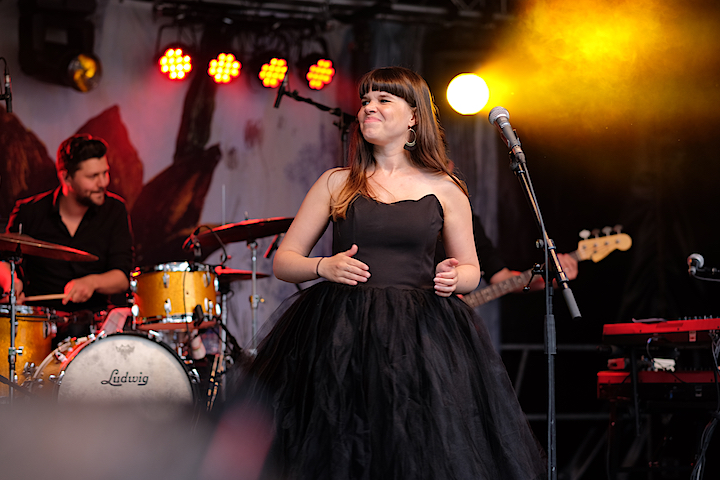 Lady Linn And Her Magnificent Seven @ Engie Parkies Kapellen, picture 103, photographed by James Van Roosbroeck - FrontView Magazine
