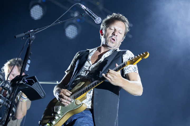 dEUS @ Suikerrock 2016, picture 9, photographed by Dorien Goetschalckx - FrontView Magazine