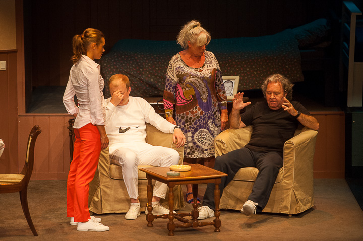 Mijne gebuur heeft het zuur @ Echt Antwaarps Teater, foto 49, foto's door Goele Bormans - FrontView Magazine