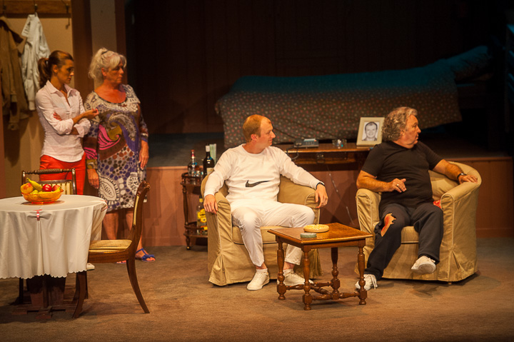 Mijne gebuur heeft het zuur @ Echt Antwaarps Teater, foto 50, foto's door Goele Bormans - FrontView Magazine