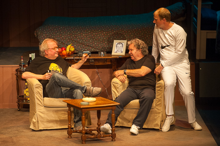 Mijne gebuur heeft het zuur @ Echt Antwaarps Teater, foto 54, foto's door Goele Bormans - FrontView Magazine