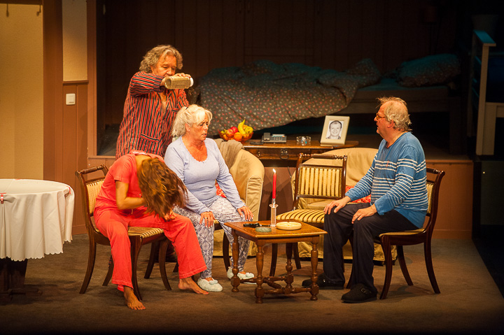 Mijne gebuur heeft het zuur @ Echt Antwaarps Teater, foto 80, foto's door Goele Bormans - FrontView Magazine