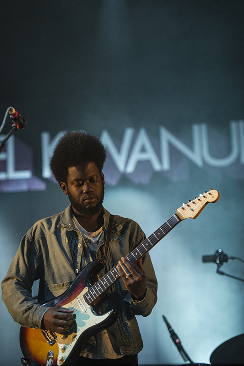 Michael Kiwanuka Dranouter2016, foto 2, foto's door Tom  Lammens - FrontView Magazine
